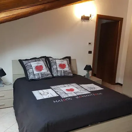 Apartment Rouge Et Noir